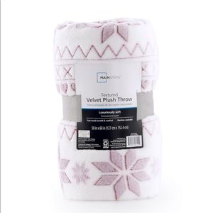 Velvet Plush Throw | Textured | Luxuriously Soft | Snowflake pattern